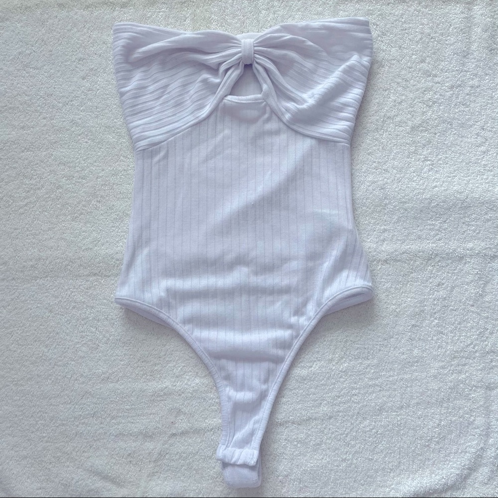 ✨4/$20 URBAN PLANET White Strapless Bodysuit